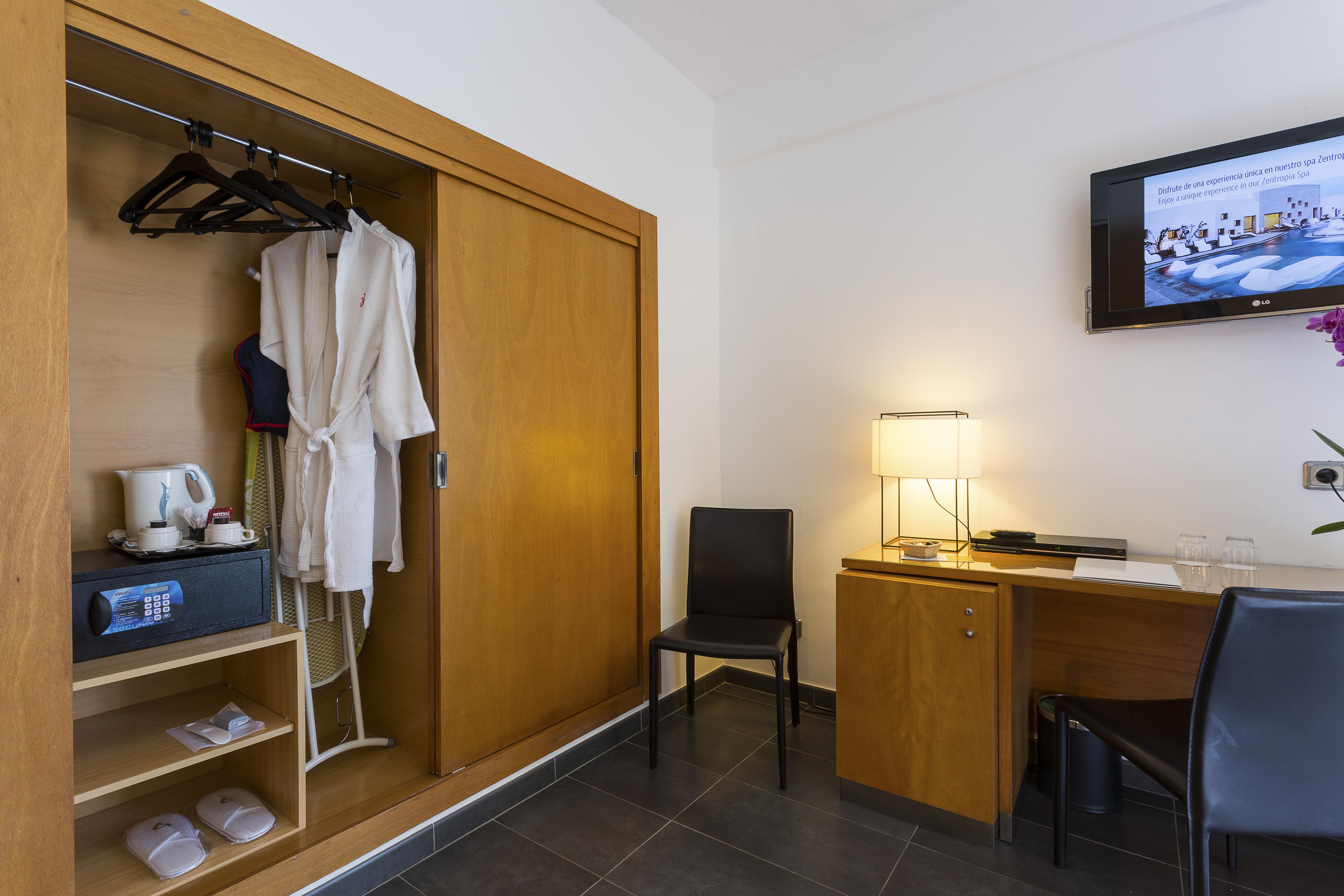 Palladium Hotel Cala Llonga - Adults Only エクステリア 写真
