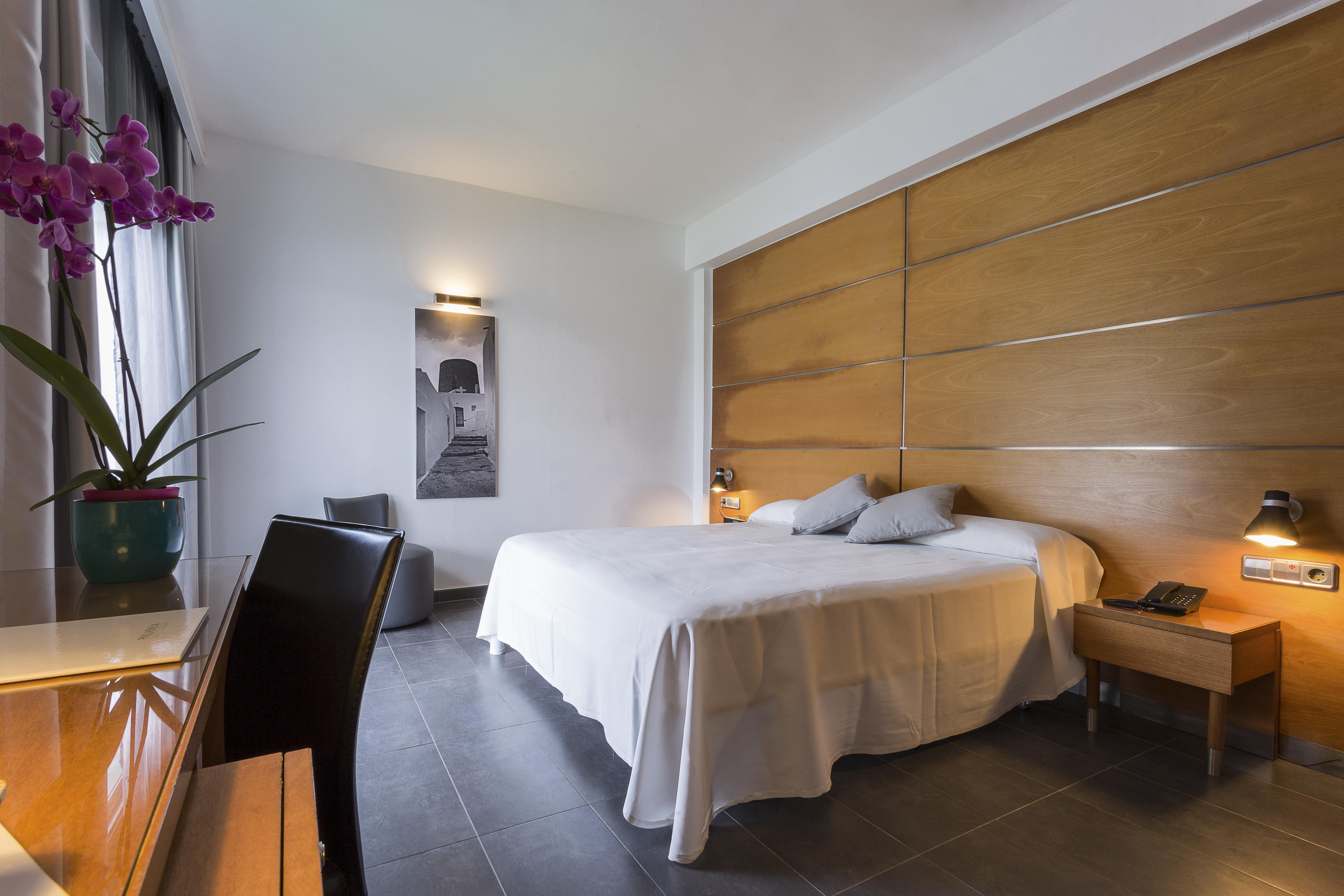 Palladium Hotel Cala Llonga - Adults Only エクステリア 写真