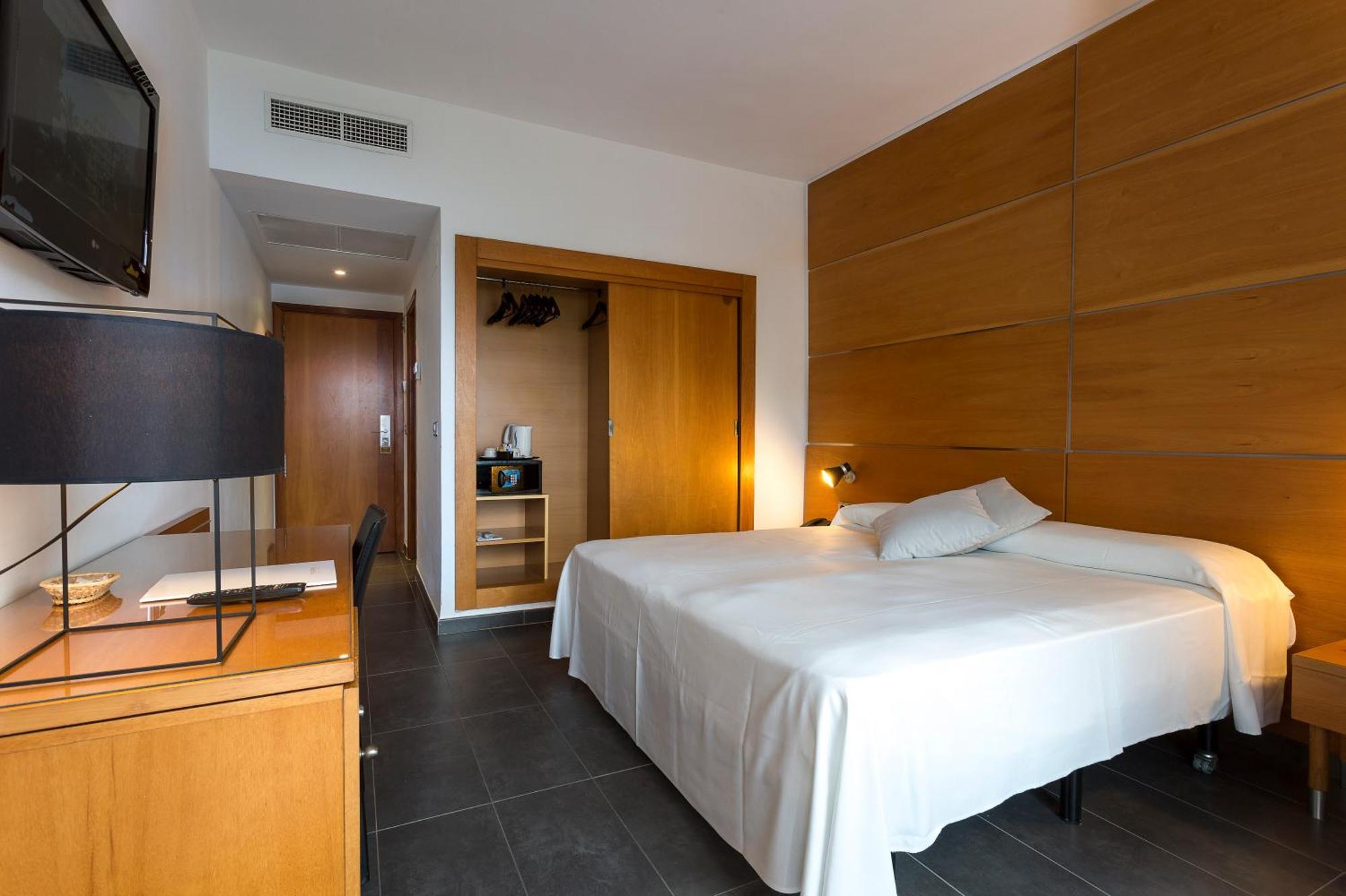 Palladium Hotel Cala Llonga - Adults Only エクステリア 写真